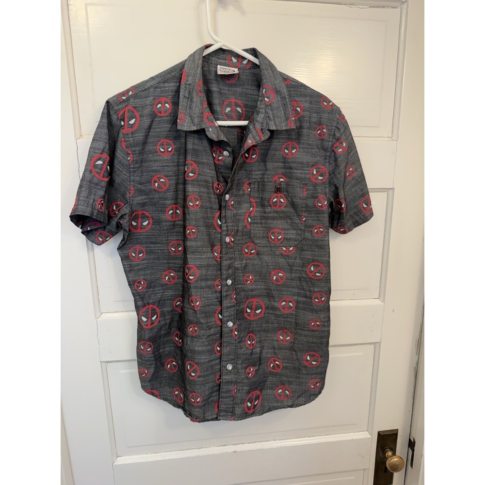 Marvel Deadpool Men's Gray Red Graphic Print Button-Up Shirt Short Sleeve M